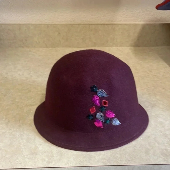 Albertus Swanepoll Burgandy 100% Wool Cloche Hat with Colorful stones - Picture 7 of 9